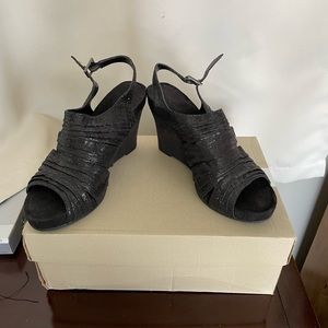 Good condition platform black
